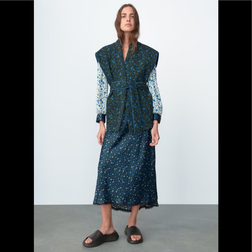 ZARA QUILTED FLORAL PRINT WAISTCOAT SIZE XS/S